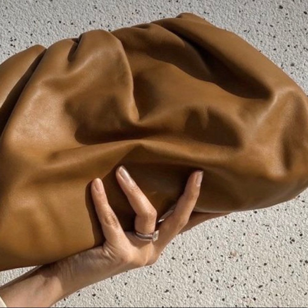 Calfskin magnetic closure clutch